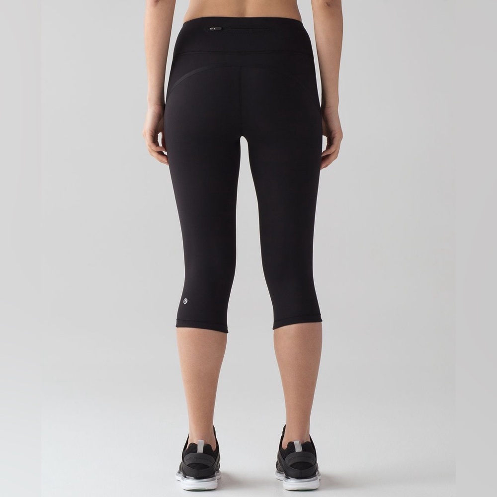 Lululemon Smooth Stride Crop - image 3